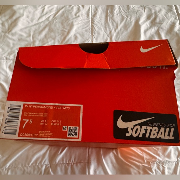 NEW softball cleats! - Picture 4 of 4